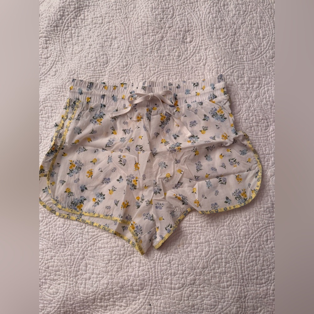 Aeropostale White Floral Nylon Shorts - Size Small